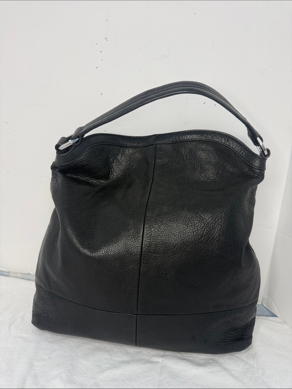 B. Makowsky Black Pebbled Leather Slouchy Hobo Shoulder Bag. - Picture 6 of 9